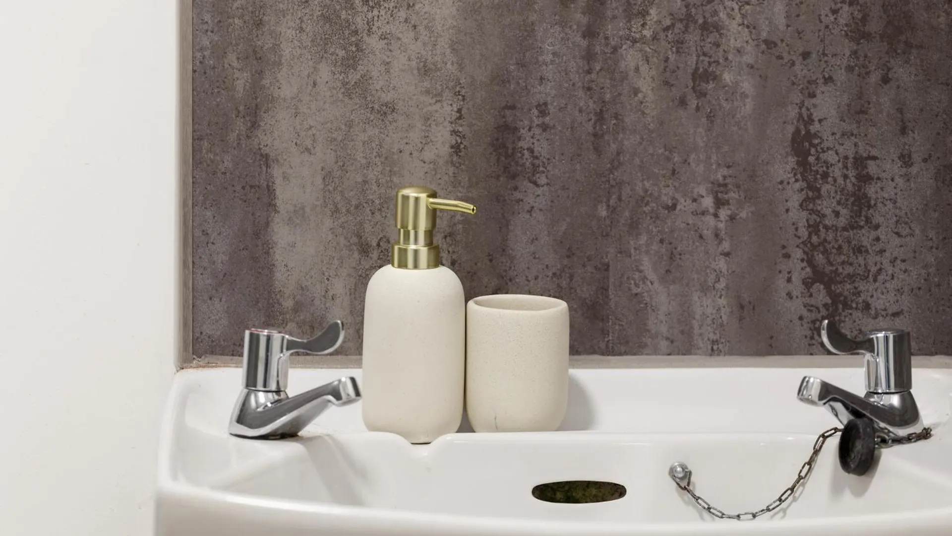 Spacious Three-Bedroom Apartment In Leeds Leeds  Storbritannien