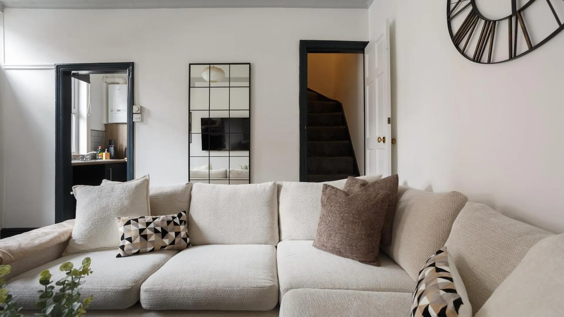 Spacious Three-Bedroom Apartment In Leeds Leeds  Leeds (West Yorkshire)
