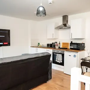  Apartment Corporate-friendly 2br In Leeds, Near Kirkstall Shopping Centre