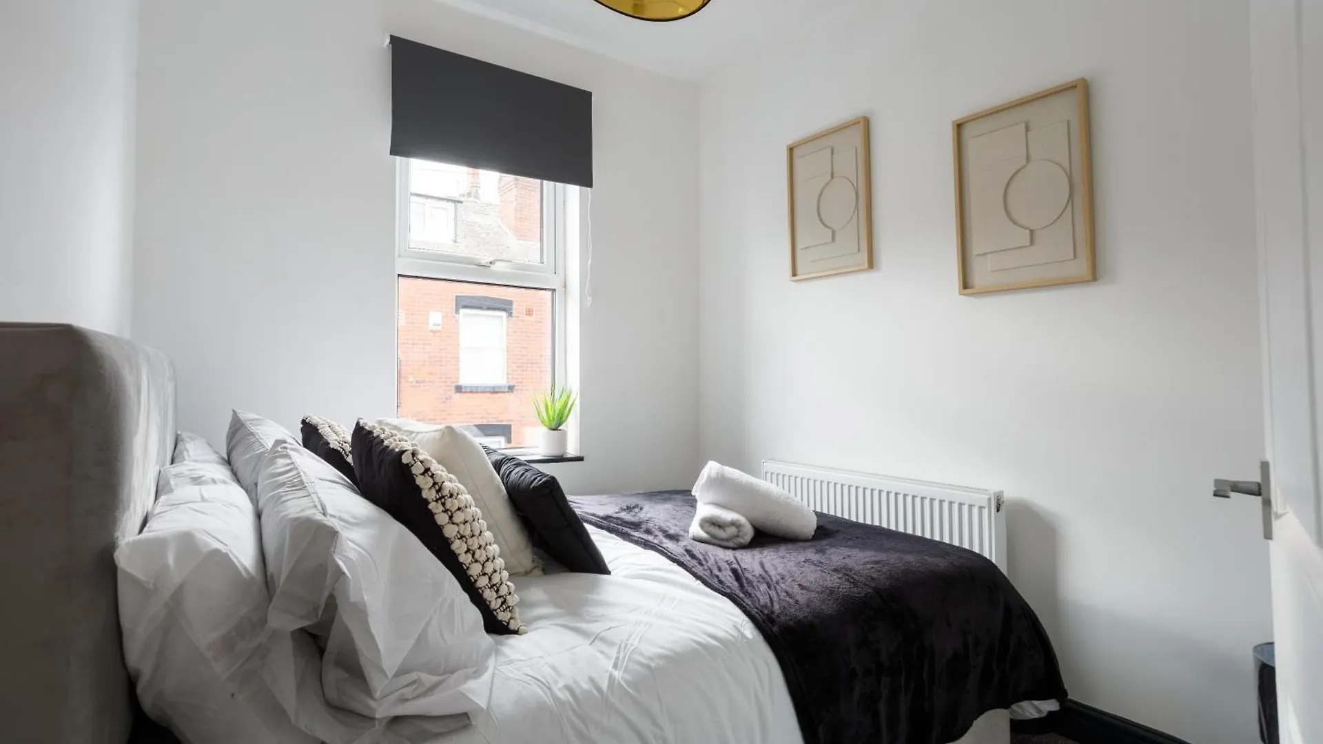 Spacious Three-Bedroom Apartment In Leeds Leeds  Wielka Brytania
