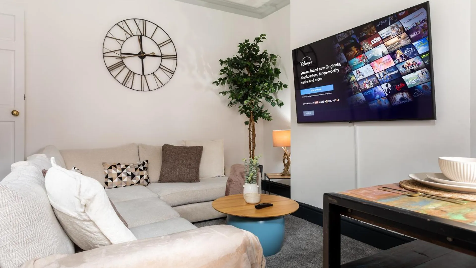 Spacious Three-Bedroom Apartment In Leeds Leeds  Wielka Brytania