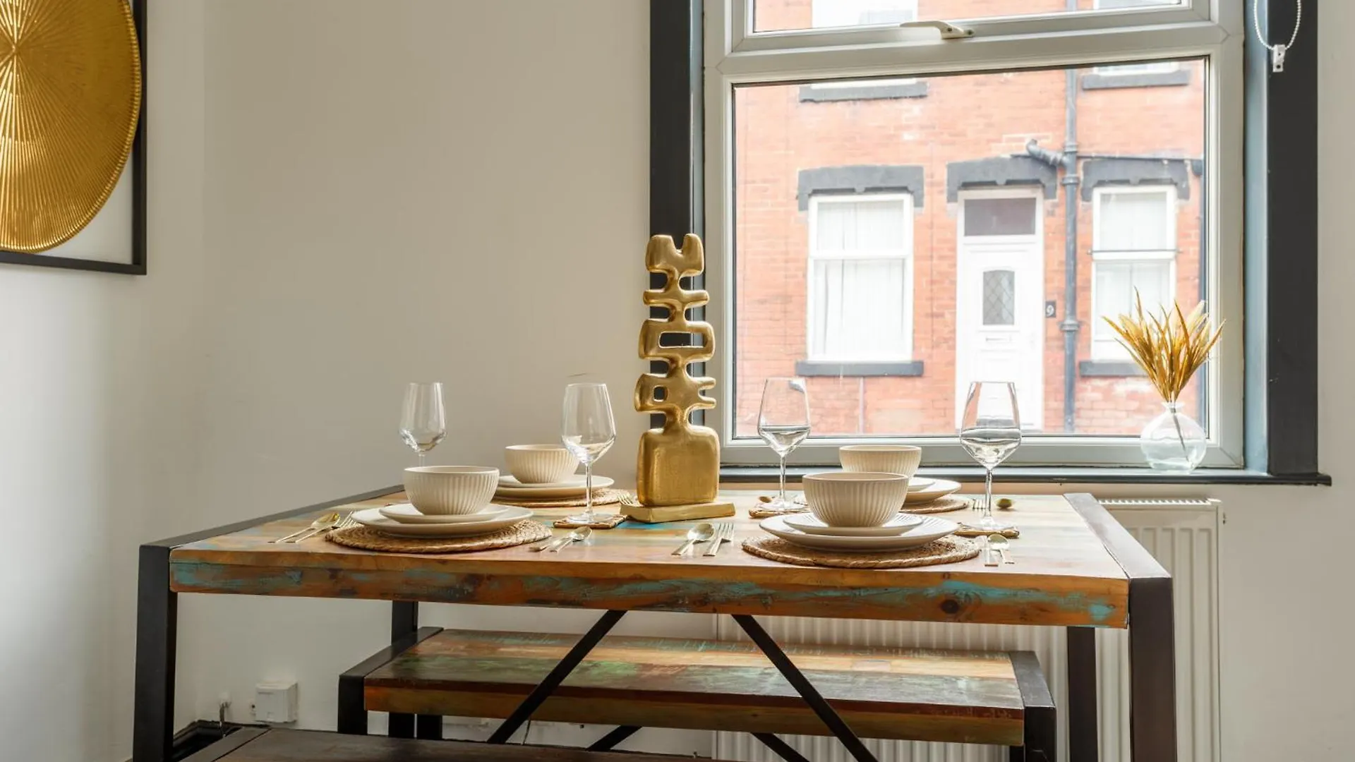 Spacious Three-Bedroom Apartment In Leeds Leeds